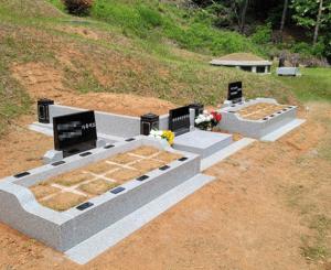 설치장소 : 경기도 성남  안치기수 : 합장묘 + 잔디장 20위