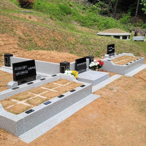 설치장소 : 경기도 성남  안치기수 : 합장묘 + 잔디장 20위