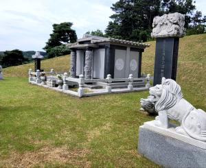 충남 논산 종중납골묘 400위